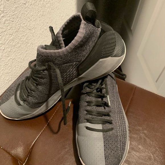 Under Armour mesh running shoe - Picture 2 of 4